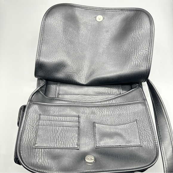 Coach Black Leather Shoulder Bag – Vintage Style, Clean with Multiple Pockets - Picture 5 of 9